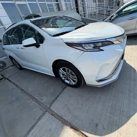 Toyota Sienna 2024