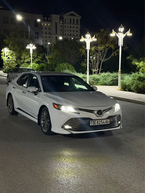 Toyota Camry 2020 - 1