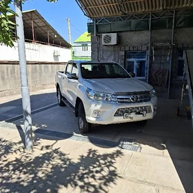 Toyota Hilux 2016