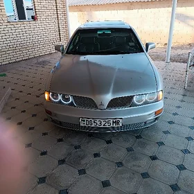 Mitsubishi Diamante 2002