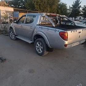 Mitsubishi L200 2009