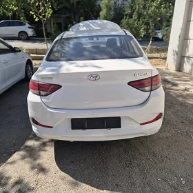 Hyundai Elantra 2021
