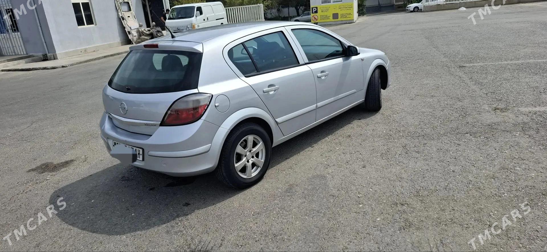 Opel Astra 2004 - 1