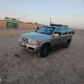 Nissan Pathfinder 2000