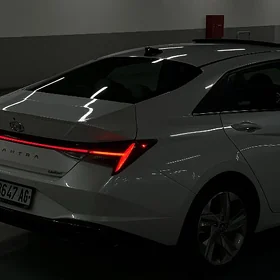Hyundai Elantra 2022