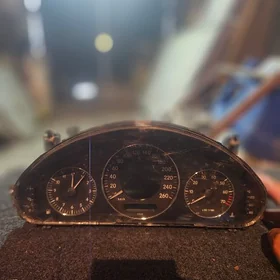 Mercedes E w211 prbor morda
