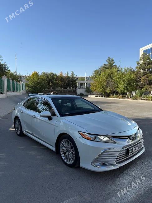 Toyota Camry 2020 - 1