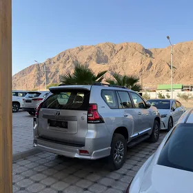 Toyota Land Cruiser Prado 2022