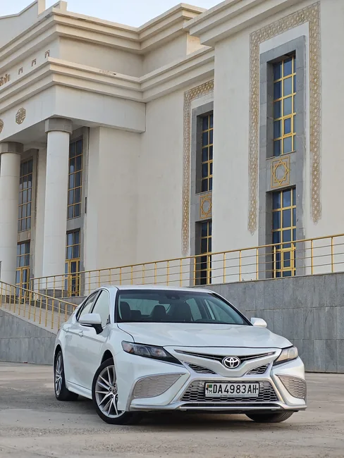 Toyota Camry 2023 - 1
