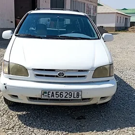 Toyota Sienna 1999