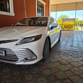Toyota Camry 2023