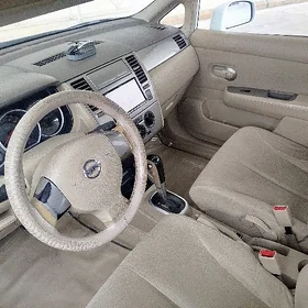 Nissan Tiida 2008