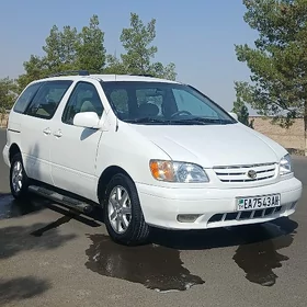Toyota Sienna 1999