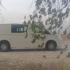 Toyota Hiace 2021