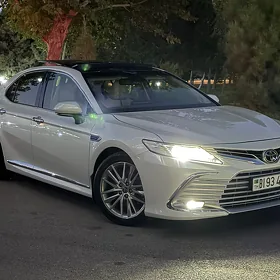 Toyota Camry 2021