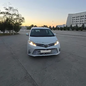 Toyota Sienna 2019