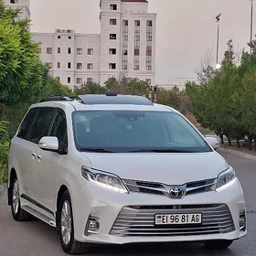 Toyota Sienna 2019
