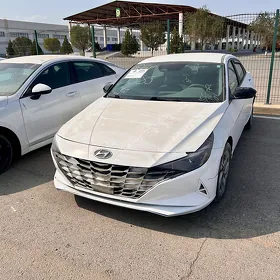 Hyundai Elantra 2022