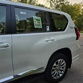 Toyota Land Cruiser Prado 2023