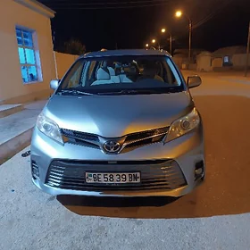 Toyota Sienna 2011