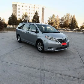 Toyota Sienna 2011