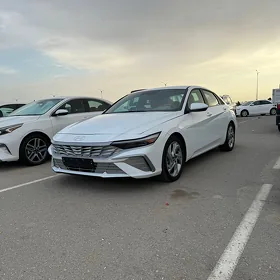Hyundai Elantra 2025
