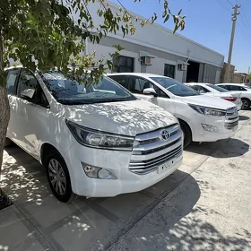 Toyota Innova 2021
