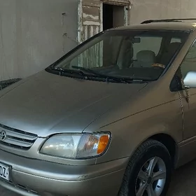 Toyota Sienna 2002