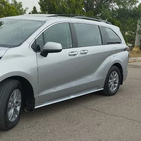 Toyota Sienna 2022