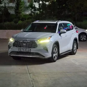 Toyota Highlander 2021