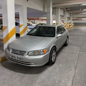 Toyota Camry 2001