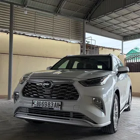 Toyota Highlander 2021