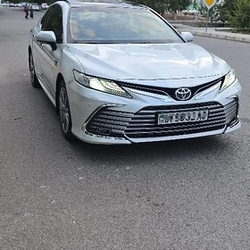 Toyota Camry 2021