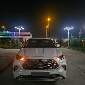 Toyota Highlander 2021