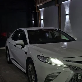 Toyota Camry 2019