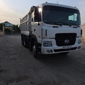 Hyundai H-1 2010
