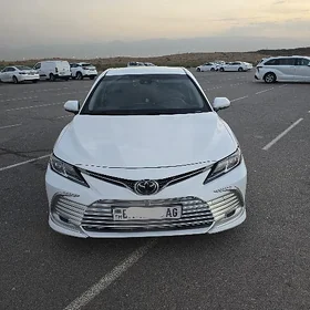 Toyota Camry 2021