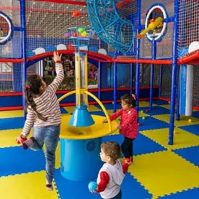 gyzlar uçin iş