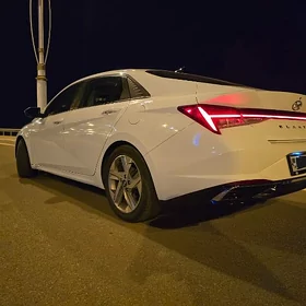 Hyundai Elantra 2022