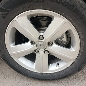 16lyk diska pakryşka Mazda