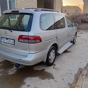 Toyota Sienna 2003