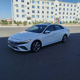 Hyundai Elantra 2024