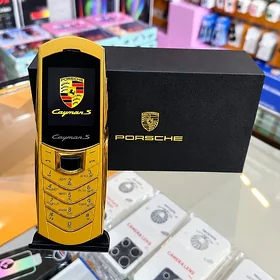 Gold Porsche Cayenne AG