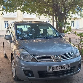 Nissan Versa 2012