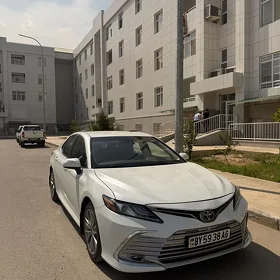 Toyota Camry 2021
