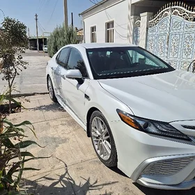 Toyota Camry 2021