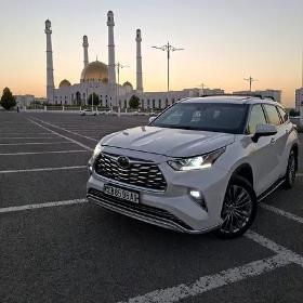 Toyota Highlander 2021