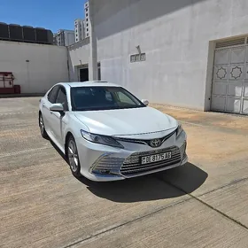 Toyota Camry 2021