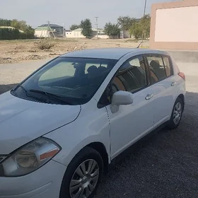 Nissan Versa 2011