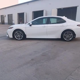 Toyota Camry 2021